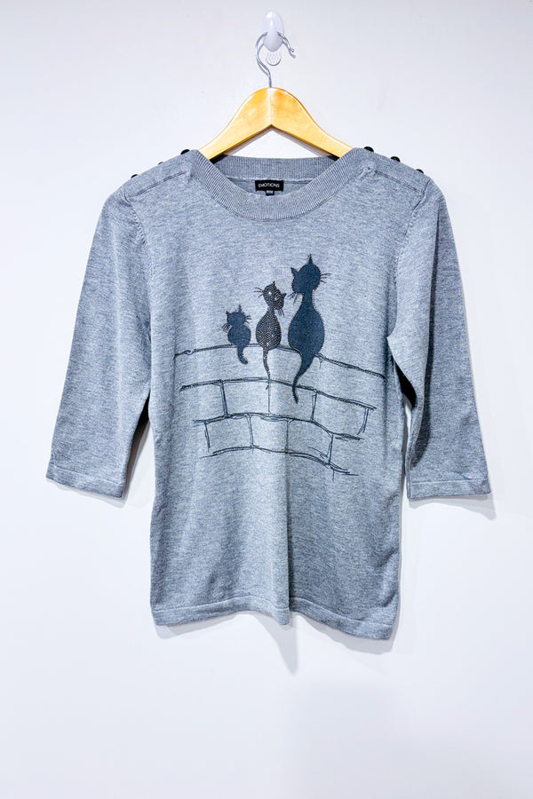 Chandail en tricot léger avec chats et pierres seconde main - Émotions- La Penderie du Paradis