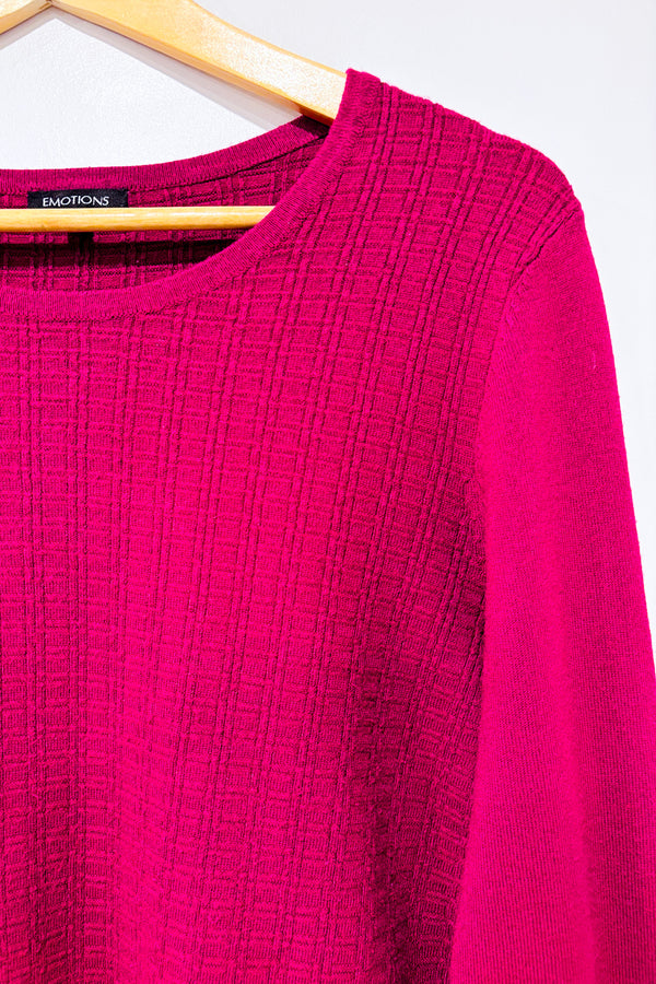 Chandail framboise en tricot léger seconde main - Emotions- La Penderie du Paradis