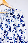 Blouse fluide blanche à fleurs bleues seconde main - Old Navy- La Penderie du Paradis