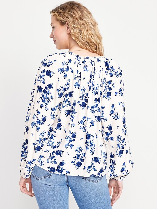 Blouse fluide blanche à fleurs bleues seconde main - Old Navy- La Penderie du Paradis