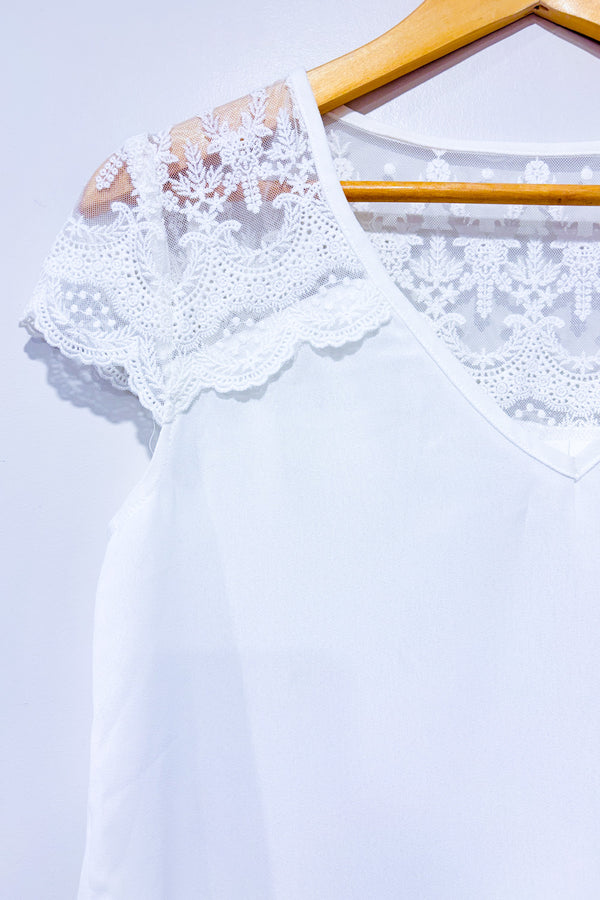 Haut blanc avec dentelle seconde main - Autres- La Penderie du Paradis