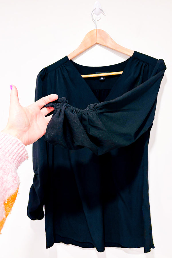Blouse noire avec manches froncées seconde main - Le Château- La Penderie du Paradis
