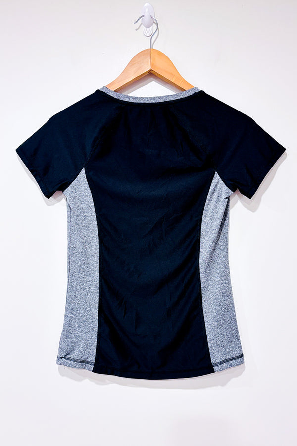 T-shirt sport gris et noir seconde main - Athletic Works- La Penderie du Paradis