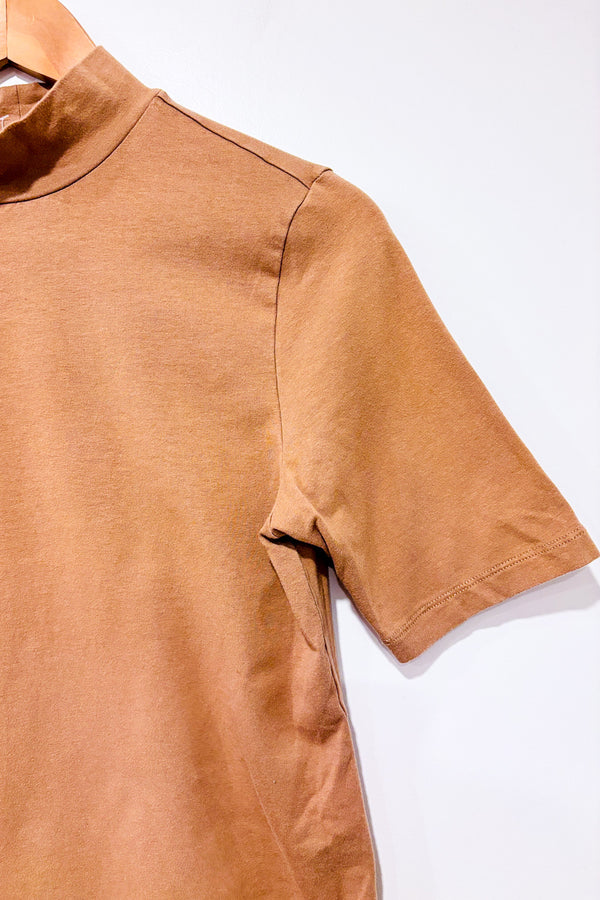 T-shirt taupe à col montant seconde main - Tag- La Penderie du Paradis