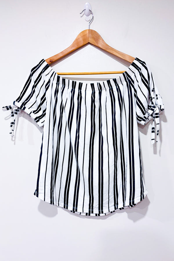 Haut blanc et marine à épaules dénudées* seconde main - H&M- La Penderie du Paradis