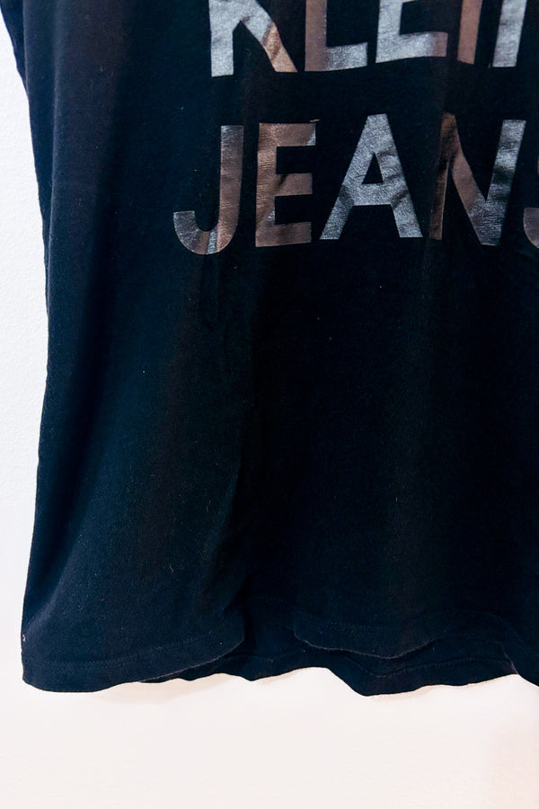 T-shirt noir basique seconde main - Calvin Klein- La Penderie du Paradis