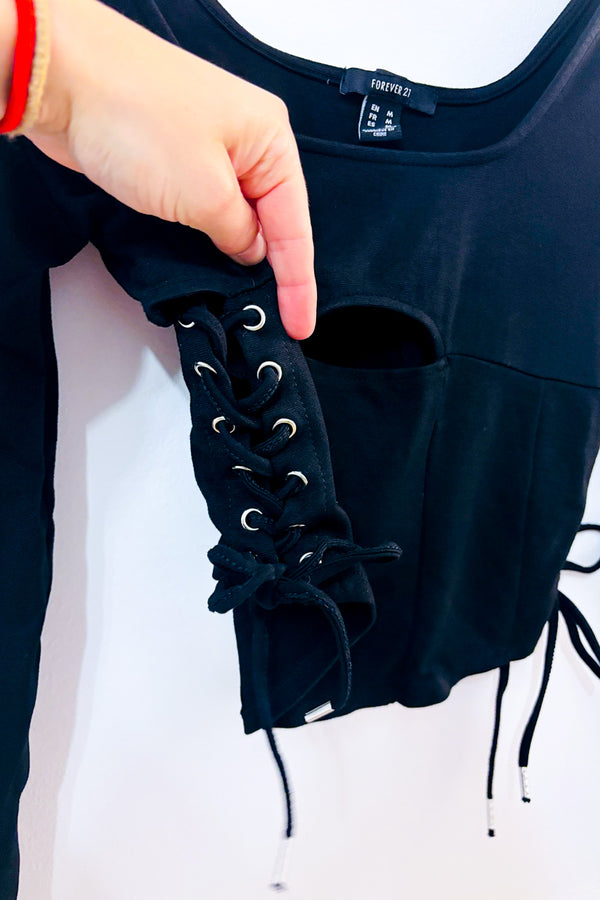 Haut coupé noir style corset seconde main - Forever21- La Penderie du Paradis