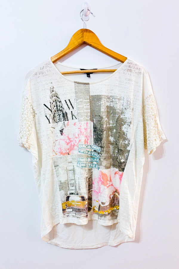 T-shirt blanc imprimé New York à dentelle seconde main - DH3- La Penderie du Paradis