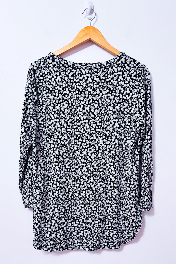 Chandail noir et gris fleuri à col en V seconde main - Old Navy- La Penderie du Paradis