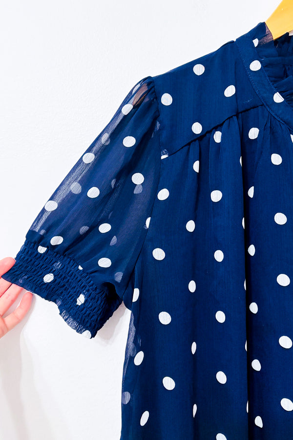 Blouse fluide marine à pois blancs manches courtes seconde main - Tamara H.- La Penderie du Paradis