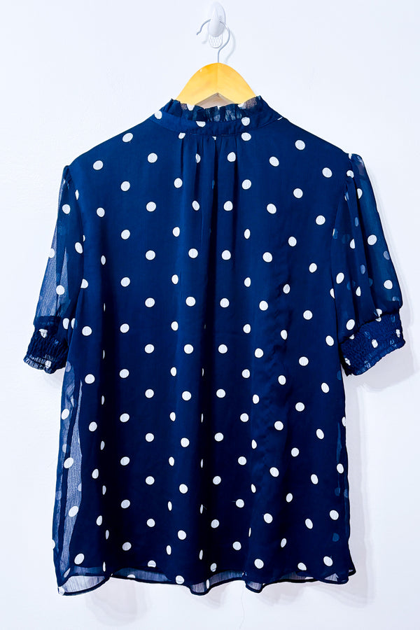 Blouse fluide marine à pois blancs manches courtes seconde main - Tamara H.- La Penderie du Paradis