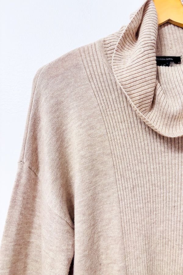 Chandail beige en tricot à col roulé avec cachemire* seconde main - Alison Sheri- La Penderie du Paradis