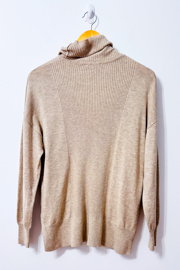 Chandail beige en tricot à col roulé avec cachemire* seconde main - Alison Sheri- La Penderie du Paradis