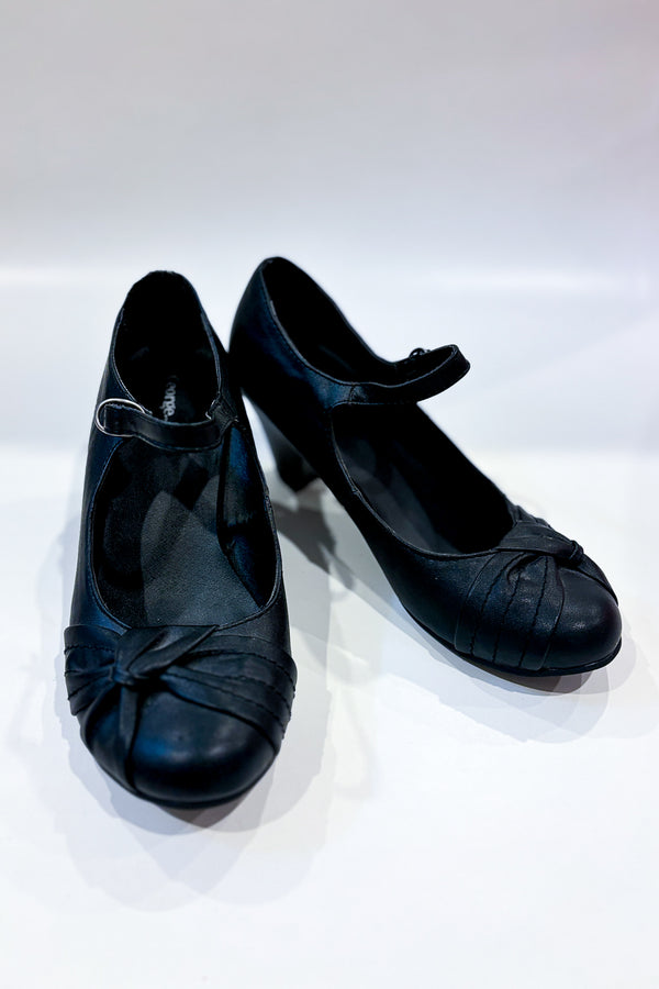 Chaussures noires (9) -- La Penderie du Paradis 🕊