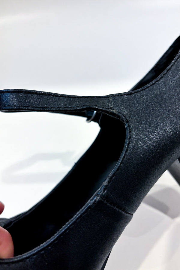 Chaussures noires (9) -- La Penderie du Paradis 🕊