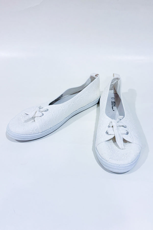 Chaussures blanches en dentelle style ballerine seconde main - Ardene- La Penderie du Paradis