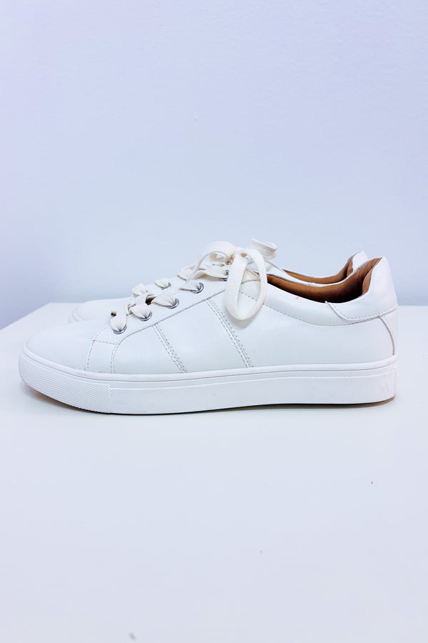 Chaussures blanches Austerly en similicuir seconde main - Dolce Vita- La Penderie du Paradis
