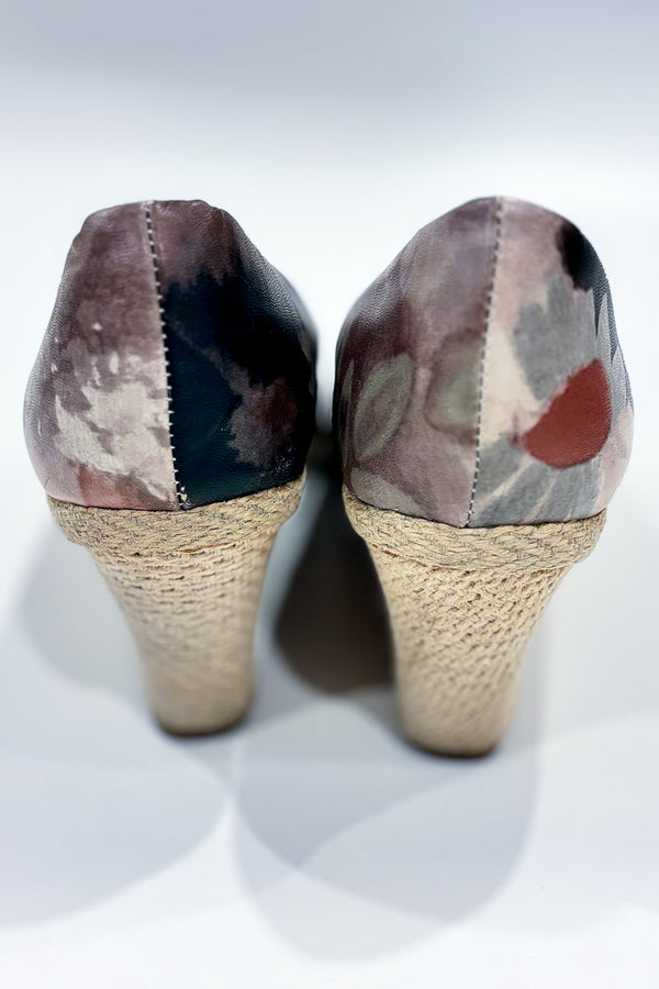 Chaussures grises fleuries avec talon compensé (8) -- La Penderie du Paradis ?