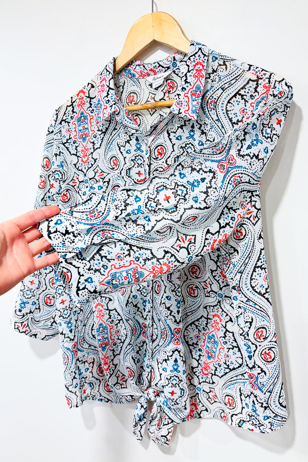 Chemise blanche fleurie transparente avec manches ouvertes (l) -- La Penderie du Paradis ?