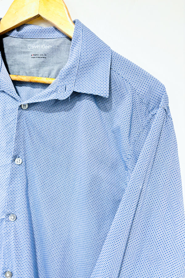 Chemise bleue à motifs (l) -- La Penderie du Paradis ?