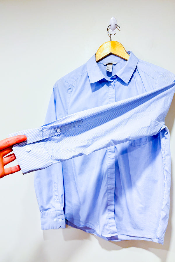Chemise bleue et blanche rayée (s)-H&M-La Penderie du Paradis 🕊