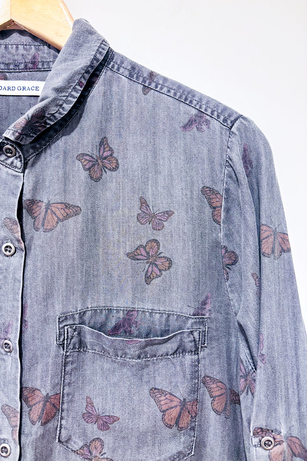 Chemise grise avec papillons (m)-Standard Grace-La Penderie du Paradis 🕊