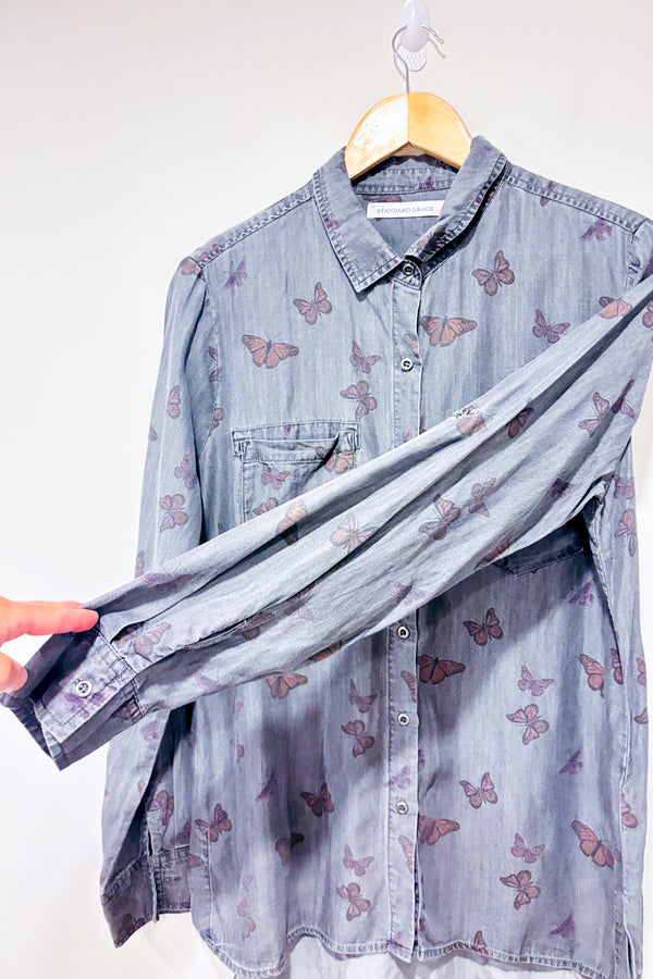 Chemise grise avec papillons (m)-Standard Grace-La Penderie du Paradis 🕊