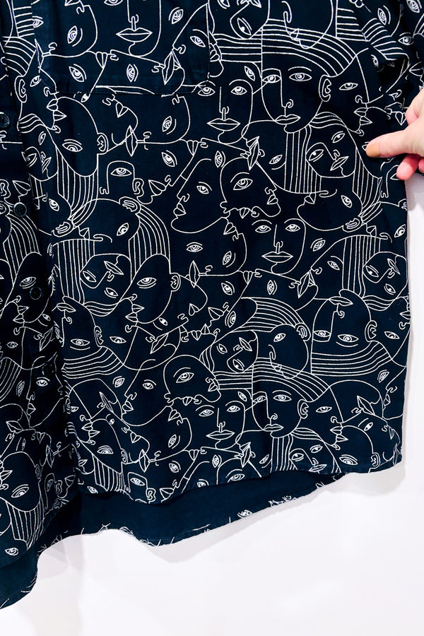 Chemise ample noire à motifs visages graphiques* seconde main - Simons- La Penderie du Paradis