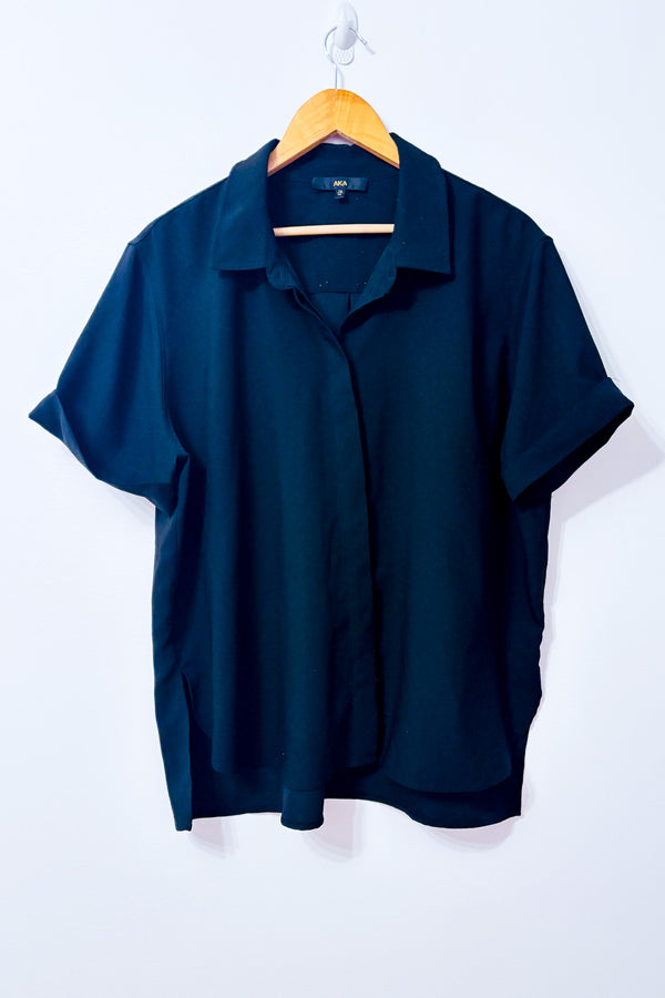Chemise fluide ample noire à manches courtes seconde main - AKA- La Penderie du Paradis