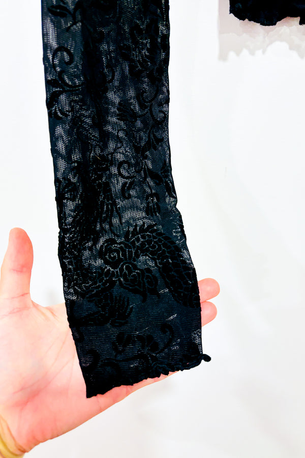 Crop top à manches longue noir transparent avec fleurs de velours (xs) seconde main SHEIN
