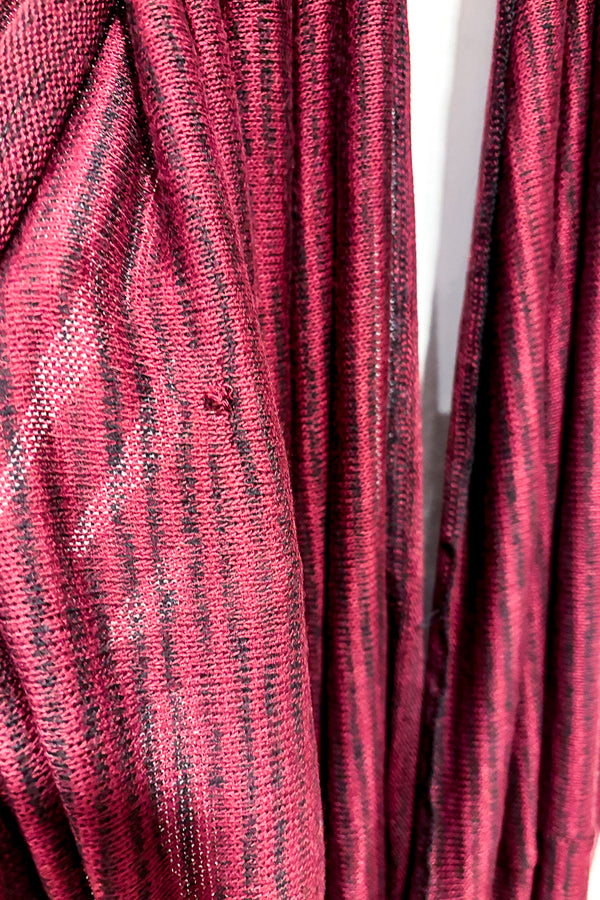 Ăcharpe d'allaitement rouge et noire rayĂ©e - MaternitĂ© seconde main Joka BĂ©bĂ©