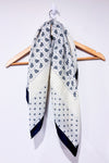 Foulard beige et marine fleuri-Autres-La Penderie du Paradis 🕊