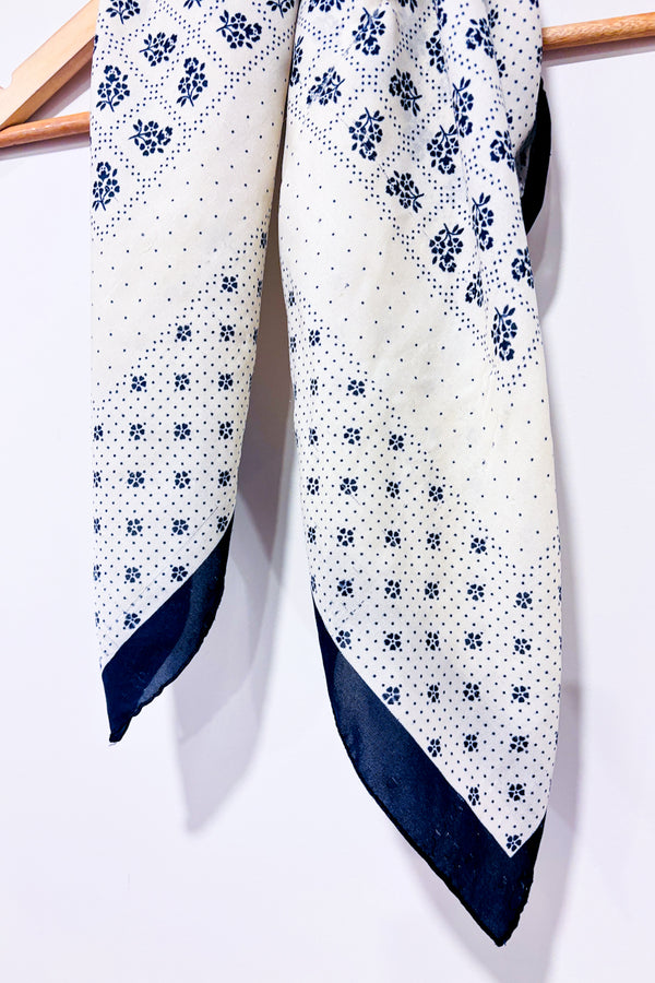 Foulard beige et marine fleuri-Autres-La Penderie du Paradis 🕊