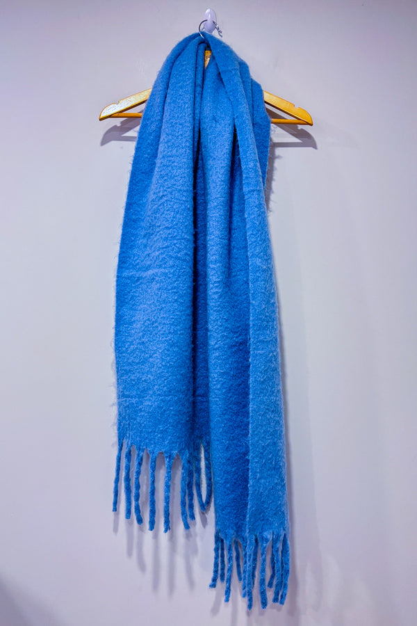 Écharpe bleu poudre à franges seconde main - Tristan- La Penderie du Paradis
