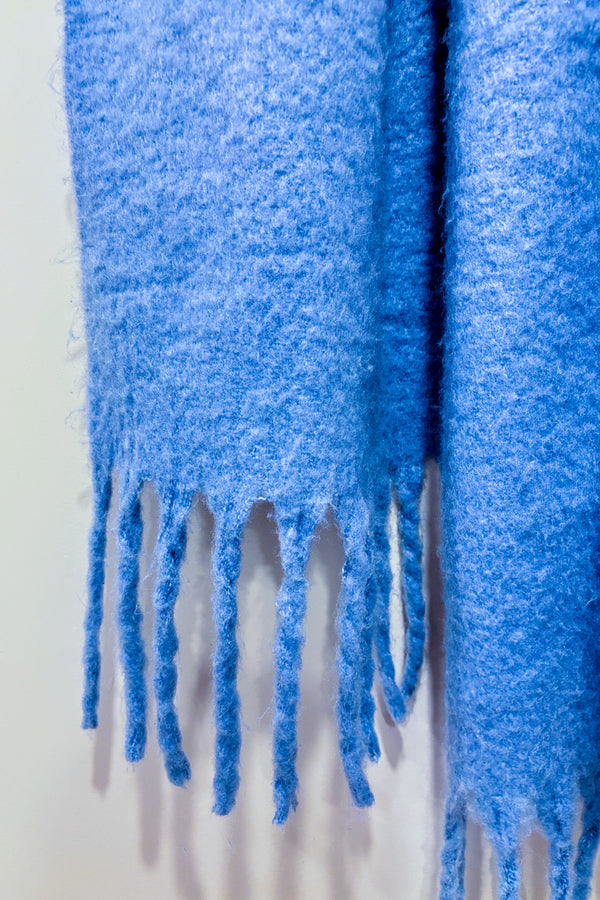 Écharpe bleu poudre à franges seconde main - Tristan- La Penderie du Paradis