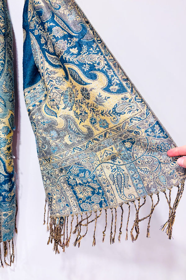 Foulard paisley bleu et beige scintillant à franges seconde main - Autres- La Penderie du Paradis