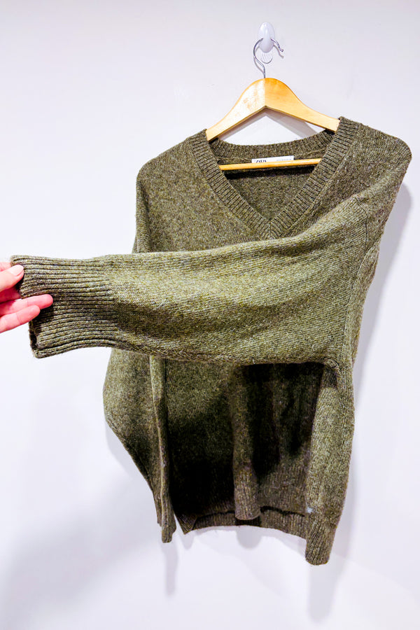 Chandail taupe en tricot taupe col en V - Homme seconde main - Zara- La Penderie du Paradis