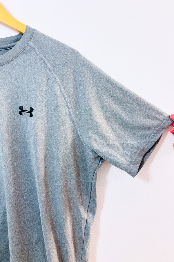 T-shirt sport gris - Homme seconde main - Under Armour- La Penderie du Paradis