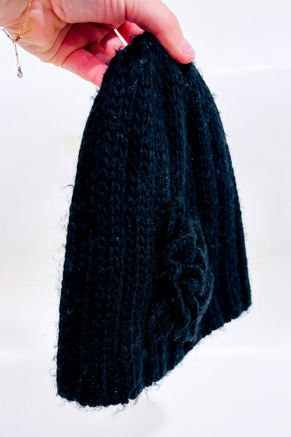 Tuque noire en tricot avec fleur seconde main - Autres- La Penderie du Paradis