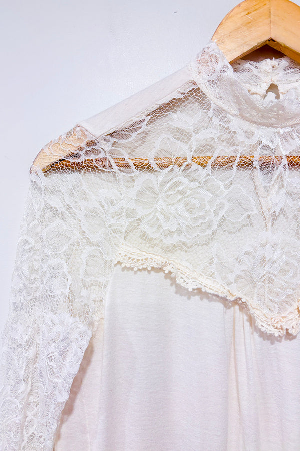 Haut crème avec dentelle aux manches et collet (l)-Ardene-La Penderie du Paradis 🕊