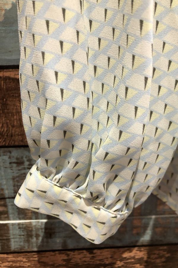 Haut fluide blanc et bleu à nouer avec motifs (s) seconde main Adrienne Vittadini