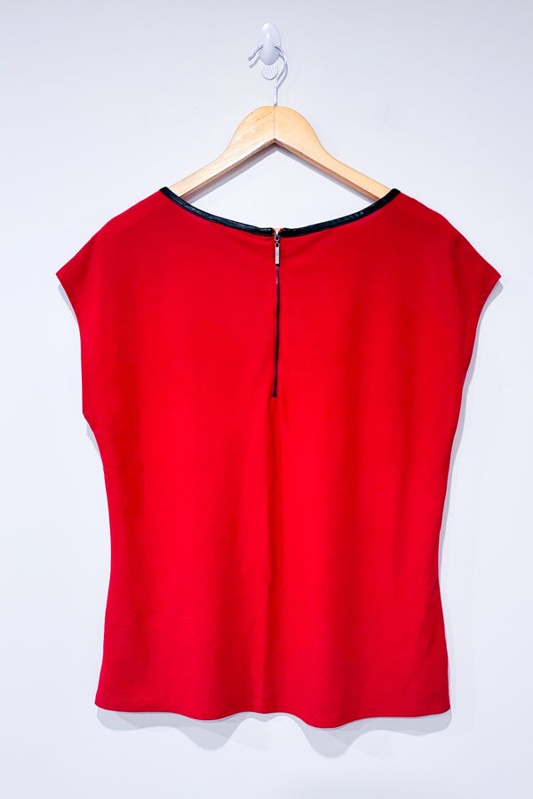 Haut framboise avec bordure en faux cuir (l)-RW&CO-La Penderie du Paradis 🕊