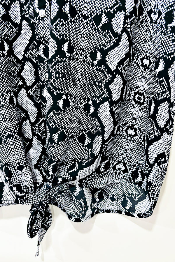 Haut motif serpent noir et gris à nouer (l) - Tag - La Penderie du Paradis ?