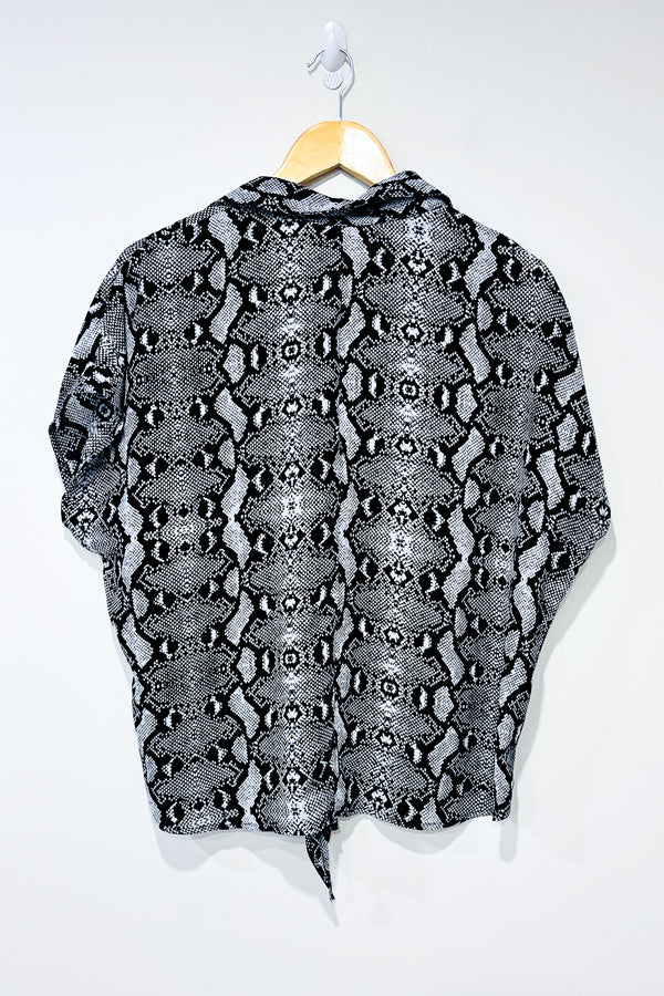 Haut motif serpent noir et gris à nouer (l) - Tag - La Penderie du Paradis ?