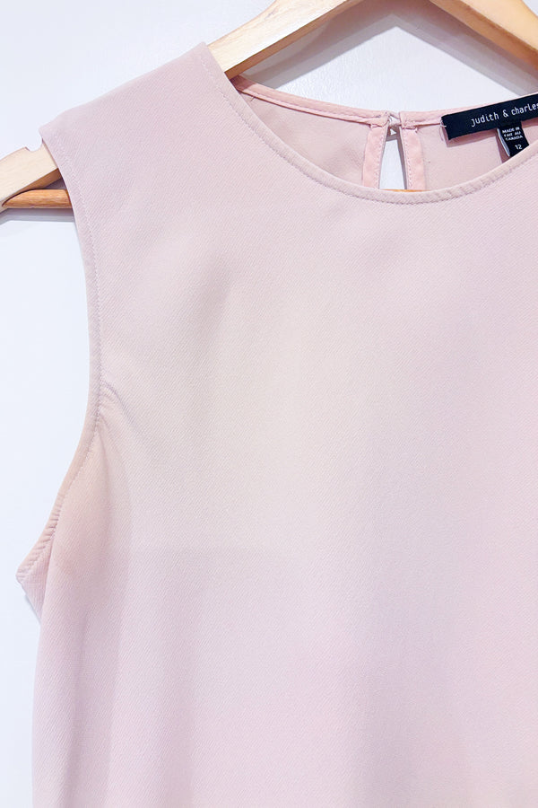 Haut sans manche rose pâle en soie avec froufrou (m)-Judith & Charles-La Penderie du Paradis 🕊