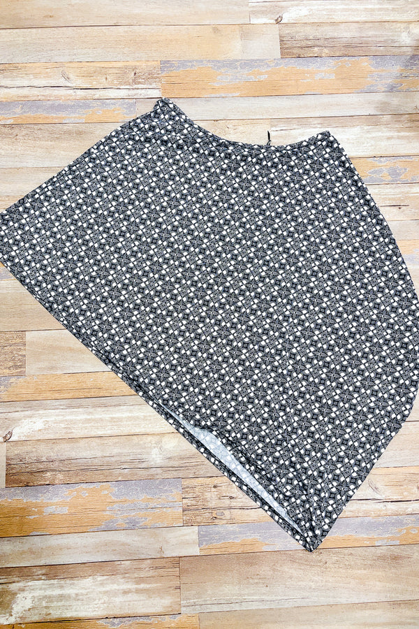 Haut style poncho noir et blanc asymétrique (3X) -- La Penderie du Paradis ?