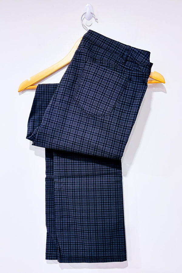 Pantalon gris et noir à carreaux jambe droite seconde main - Reitmans- La Penderie du Paradis