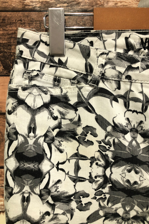 Jeans blanc et noir fleuri (m) seconde main Vero Moda