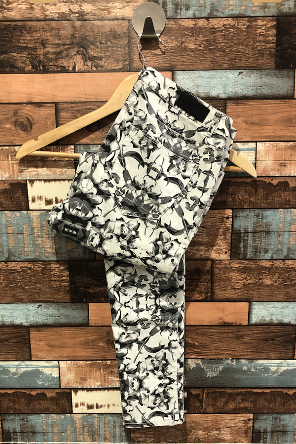 Jeans blanc et noir fleuri (m) seconde main Vero Moda