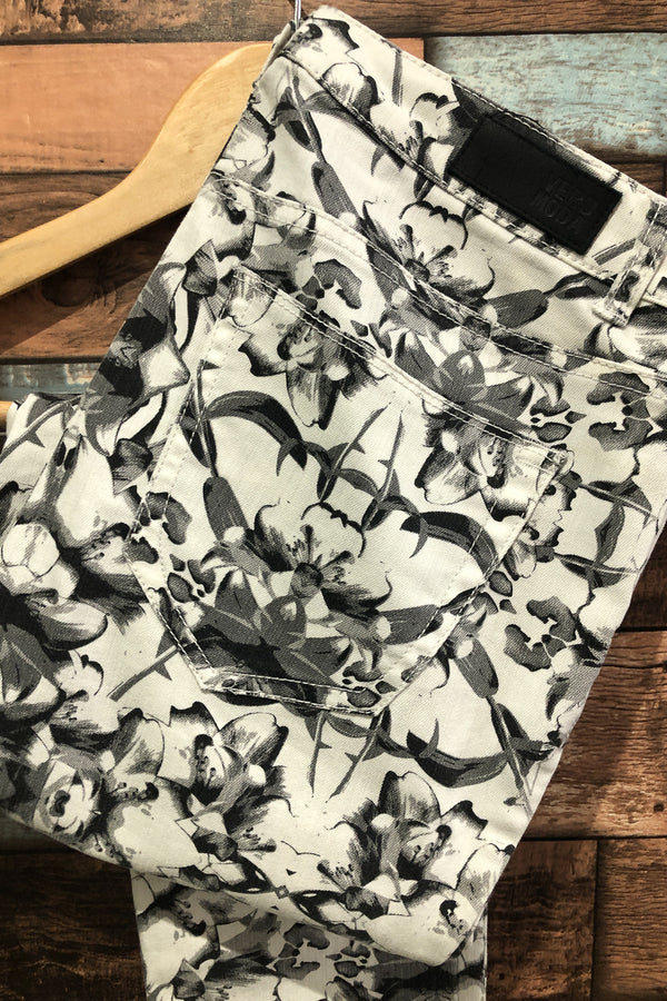 Jeans blanc et noir fleuri (m) seconde main Vero Moda